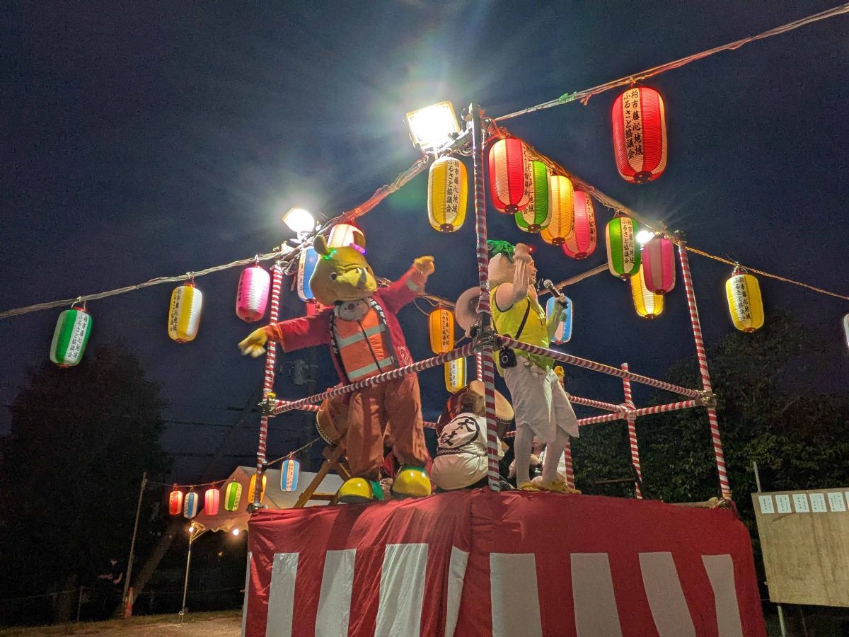 夏まつりの盆踊りの櫓。これは逆井藤ノ台側。