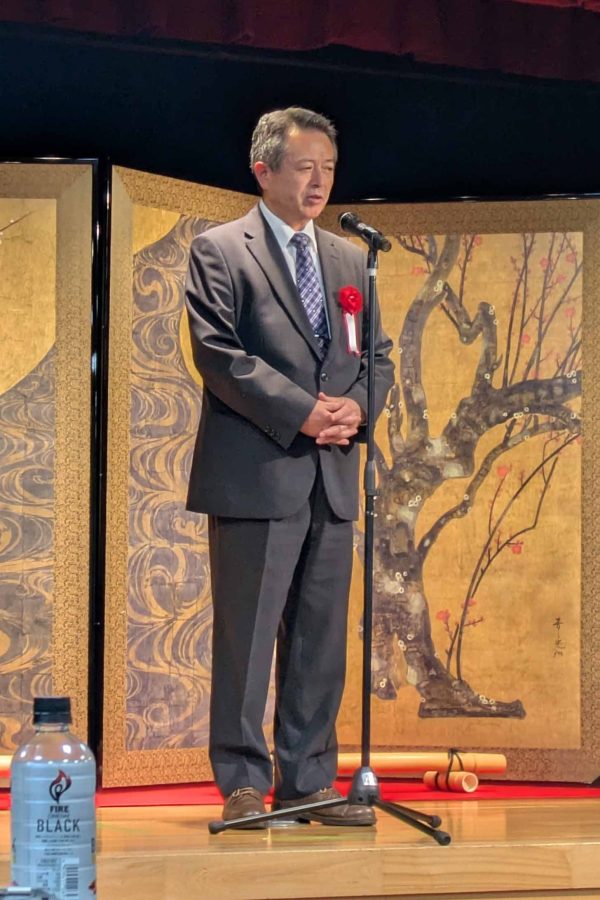 賞状の授与を行った田牧徹教育長