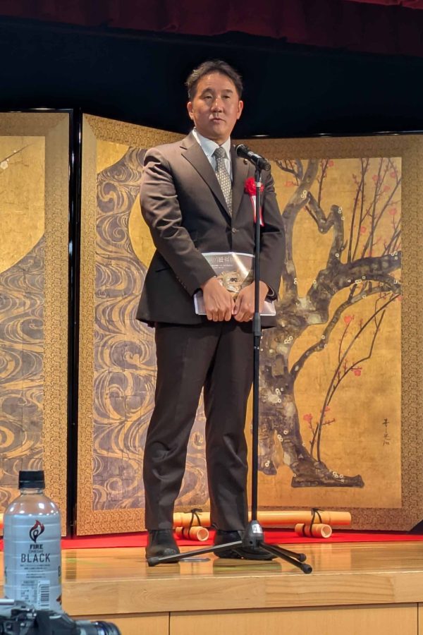 柏市議会議員の助川忠弘さん。作品展の実行委員でもあります。