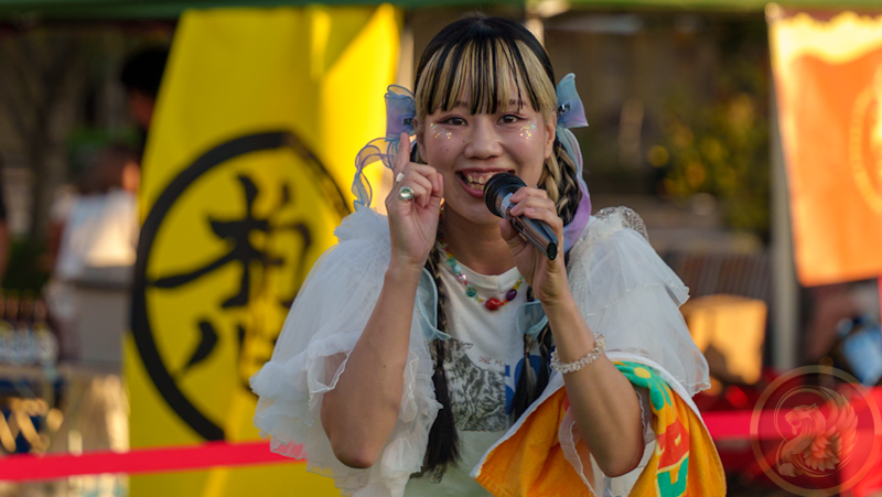 お次は、千葉県八千代市出身のシンガーソングライター、おおきあさみさん。