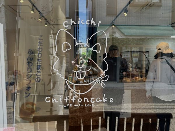 ウィンドーにはチッチのマーク