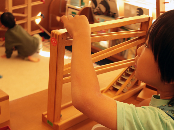 転がるおもちゃは子どもたちに大人気!