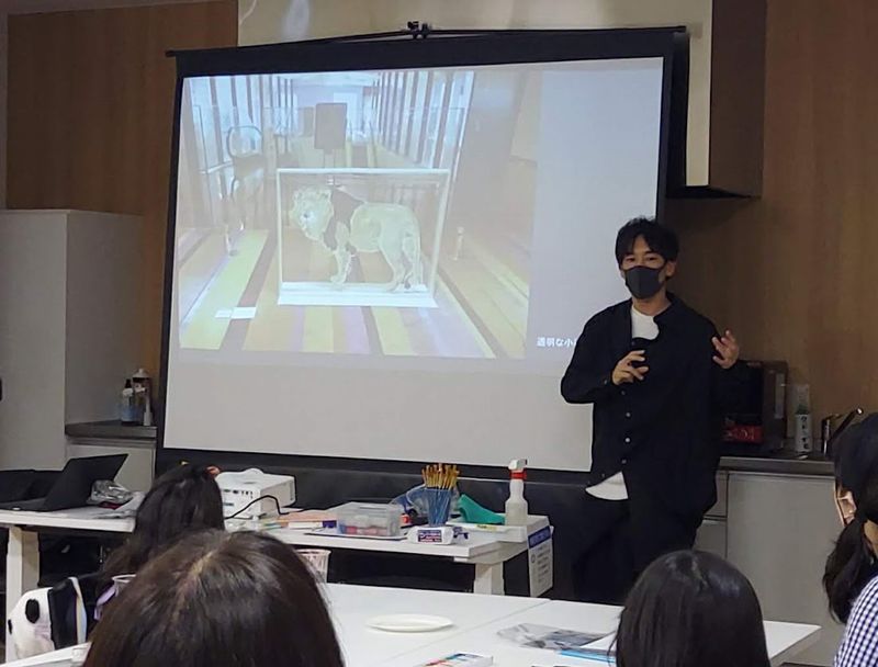 2022年のワークショップ冒頭で解説する池平さん。
