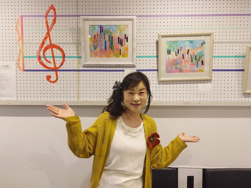 高校の卒業文集で『やっぱり色が好き』という作文を書いていたという石川さん。「アイディアに時間をかけて、描くときは集中して一気に作品を仕上げていく」と、作画について教えてくれました。