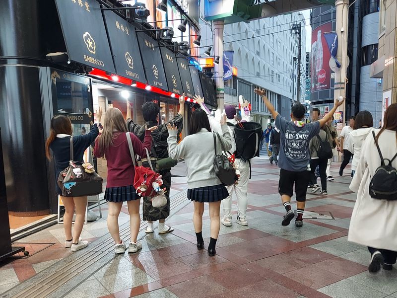 初回の10月10日には、柏おどりベテランの方、高校生、街頭ゴミ拾い活動をされているフリーザ様も列に加わりました。