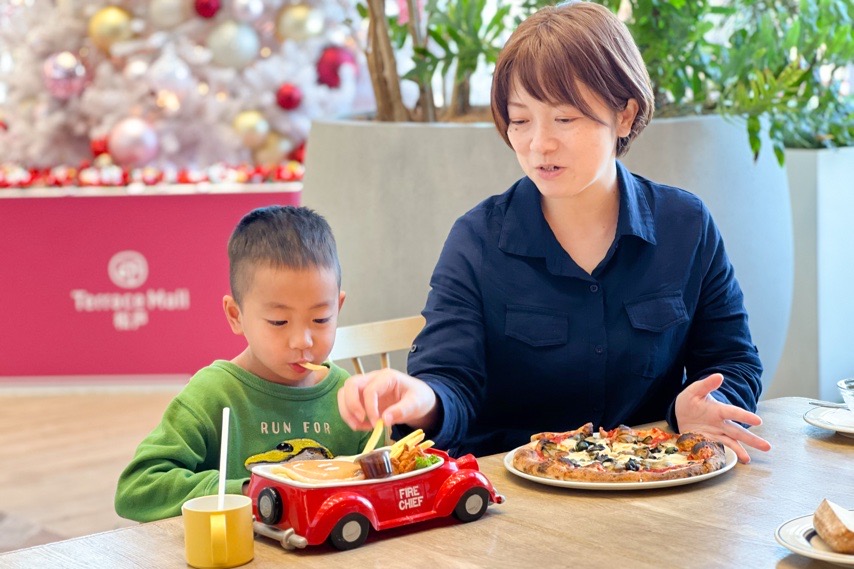 子どもにはキッズメニュー（6歳未満）を注文しました。 ガチャガチャのコインがもらえたり、セルフでソフトクリームが楽しめたりと、小さな子が喜ぶ仕掛けが詰まっています♪