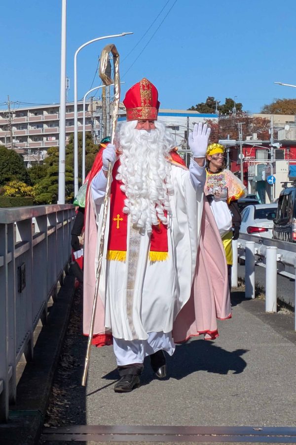 その後シンタクラースのパレードがやってきました。