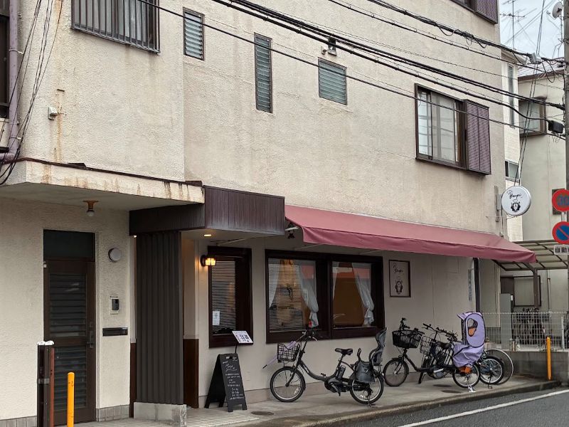 府道138号線沿いにある、ぴょんと飛び出た看板がかわいい!