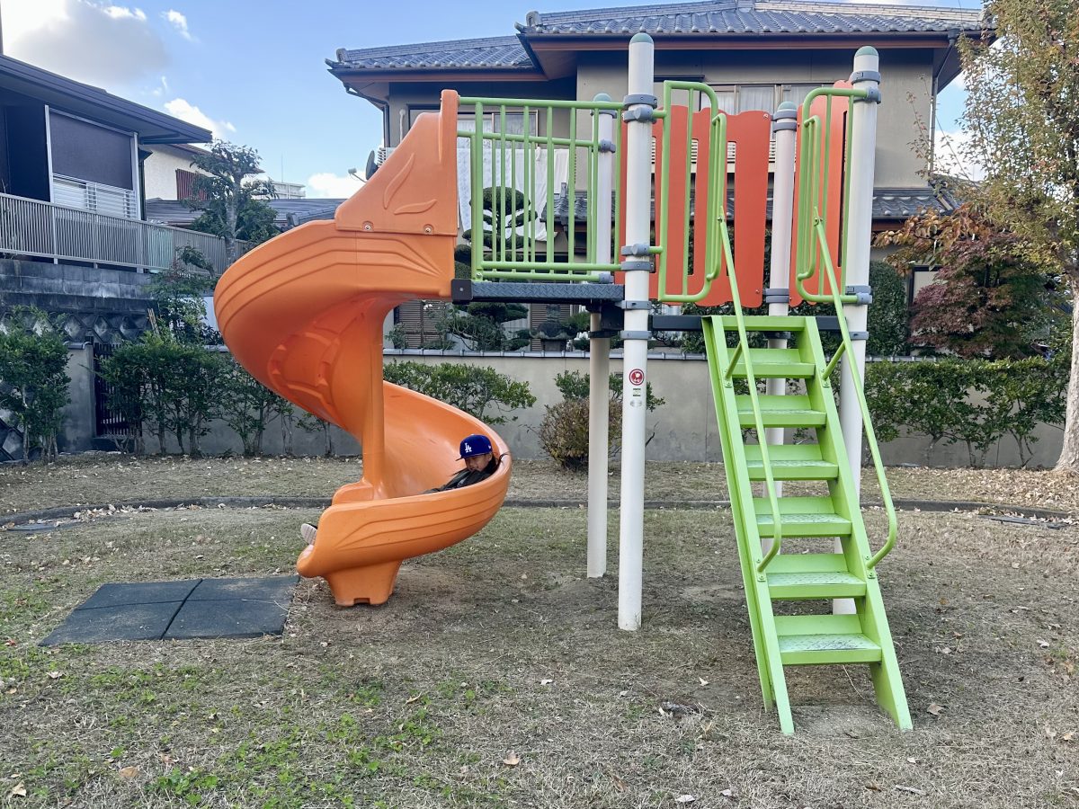 ぐるぐる回転楽しい滑り台