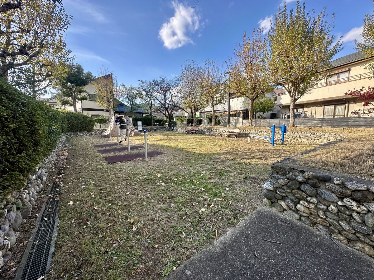 こじんまりながらもすっきりとした園内