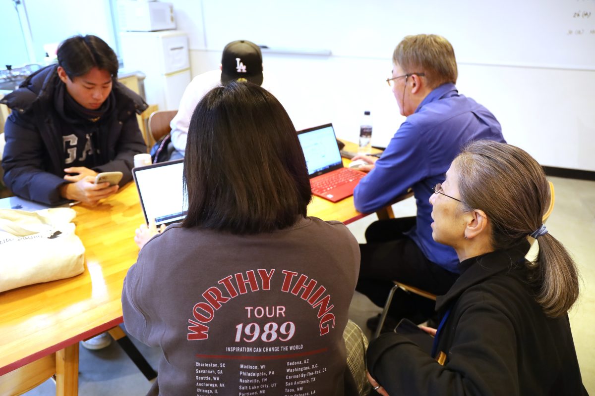 長年現場で活躍する教員が伴走し、学生は実現までのプロセスに取り組みます。