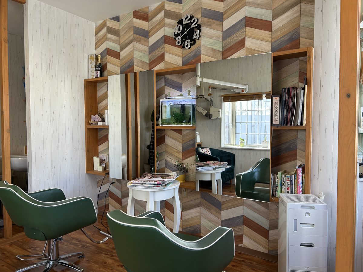 カットにカラーと　美容院のご予約はこちらから→ LINE公式アカウント @q-aura1201　