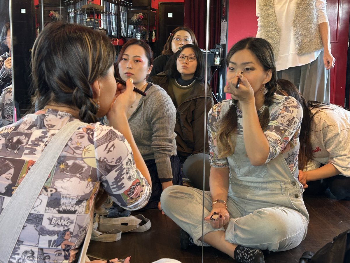 食い入るように見る 生徒さんたち ちょっとしたコツ知るだけで 映え方が違う みんな なるほどと 納得です　