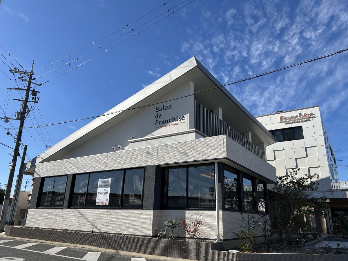 「花とお菓子の工房フランシーズ」横に この度オープンです!