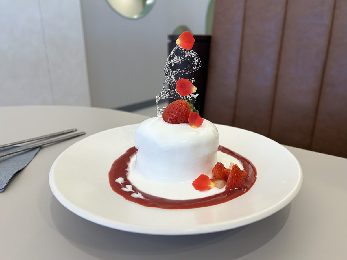 娘がオーダーした デザート 美しすぎるやろ~ まるで芸術作品のよう