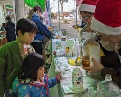 せっけんの街のブースでは、食器洗い洗剤「おれんじ」の量り売りもあるのでぜひ容器持参でお越しください♪