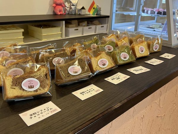 HIPPO to MOCAの店内米粉シフォンケーキが並ぶ様子