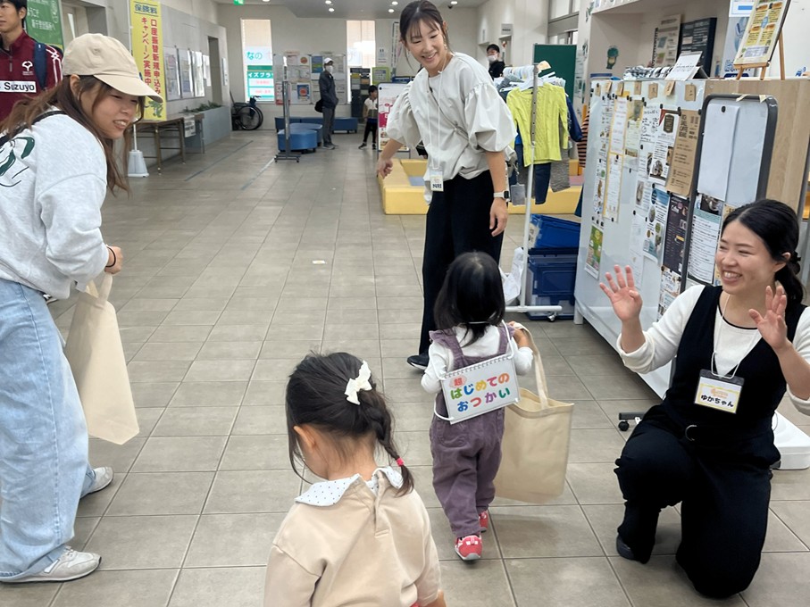 ママやパパのもとを離れて・・・心細いけど、頑張ってレッツゴー!