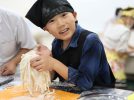 【豊中市】初当選の人気体験！粉まみれでも大満足のうどん作り｜とよなか産業フェア2025