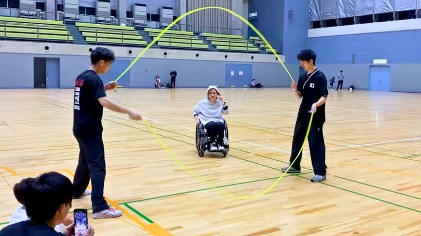 【豊中市】親子で大興奮！車椅子でダブルダッチに挑戦してみたら…まさかの感動体験！“なわとび世界チャンピオン黒野さん”のイベントレポ