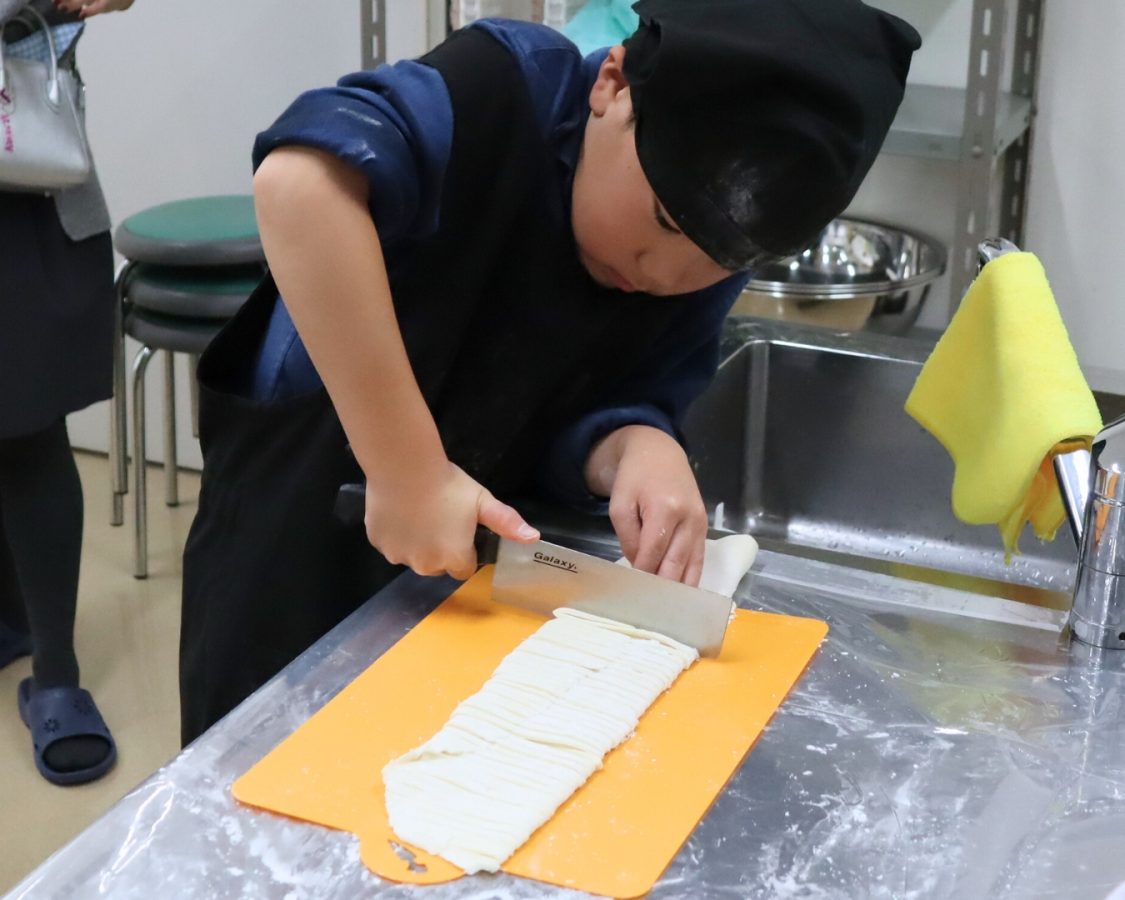 包丁にも挑戦。思った以上にそろっていてびっくり