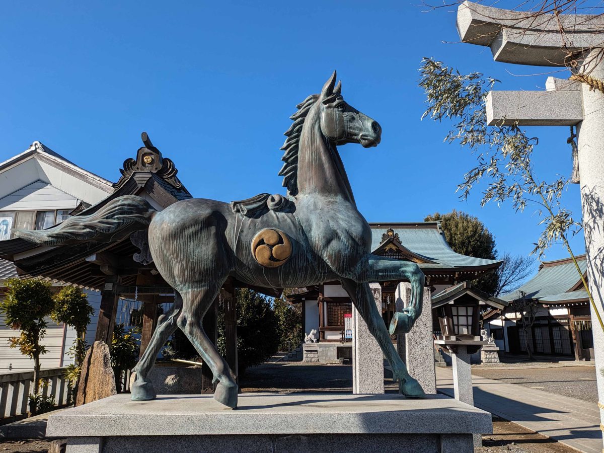 駒形神社の馬の像