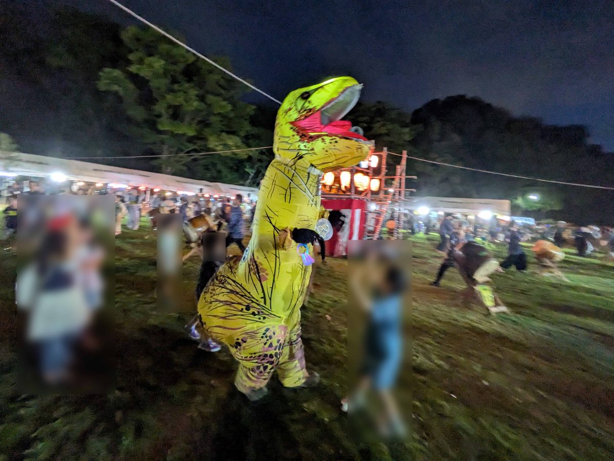 南部まつりに現れたティラノさん