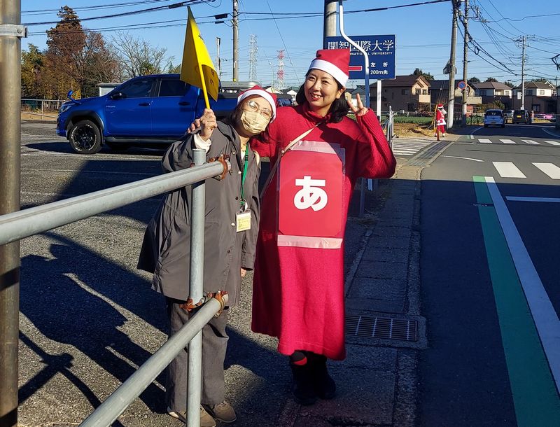 「あ」。日体高校の生徒さんと先生の次には、町会やPTAの方々が続きます。