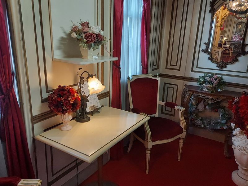 城内は、クリスマスの装飾のほか、プリザーブドフラワーも飾られ、当日は、様々な種類のプリザーブドフラワーが安価でご購入いただけるというお楽しみもあります。