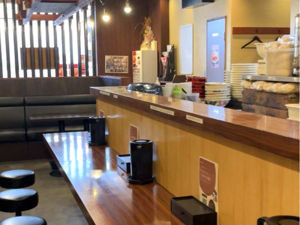 中百舌鳥駅近くの麺屋もず店内