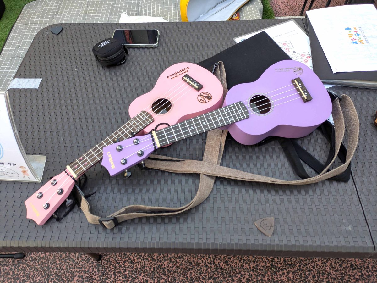 ウクレレ。色も形もかわいいです。
