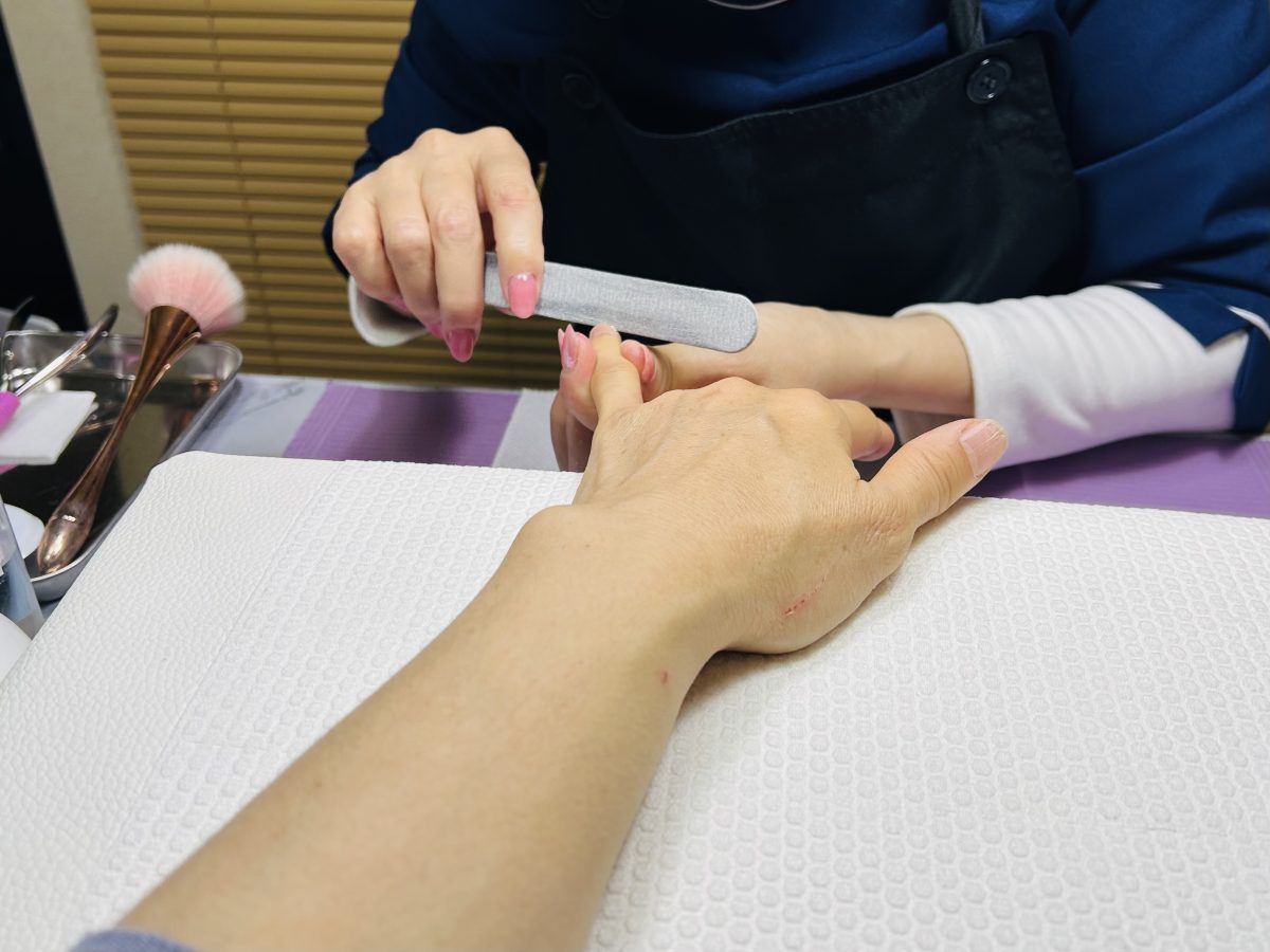 まずはカウンセリング　注意事項など聞きながら　施術はじまり～　キレイになるのかな？