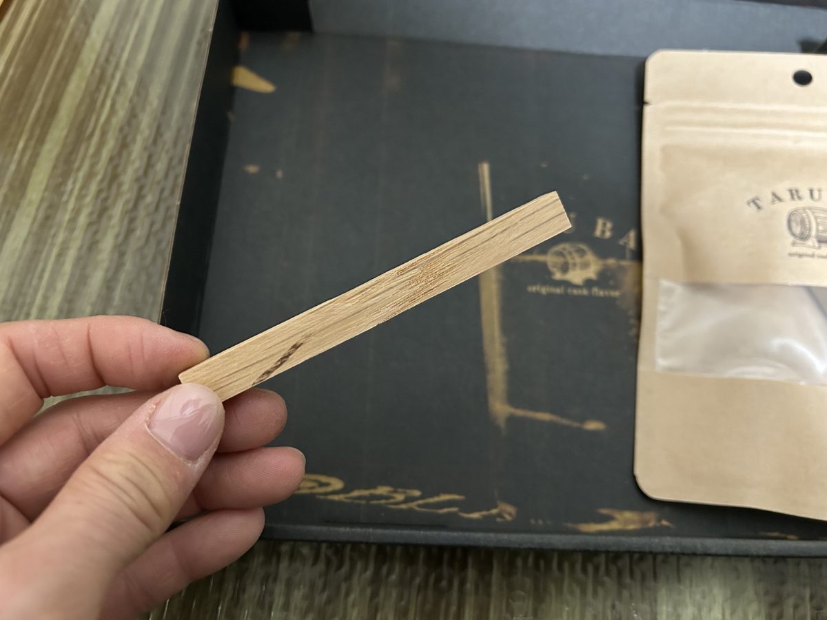 袋を開けて取り出した「TARUBAR」 もういい香り 期待が高まる香り お酒弱い人ならこれだけで酔える?