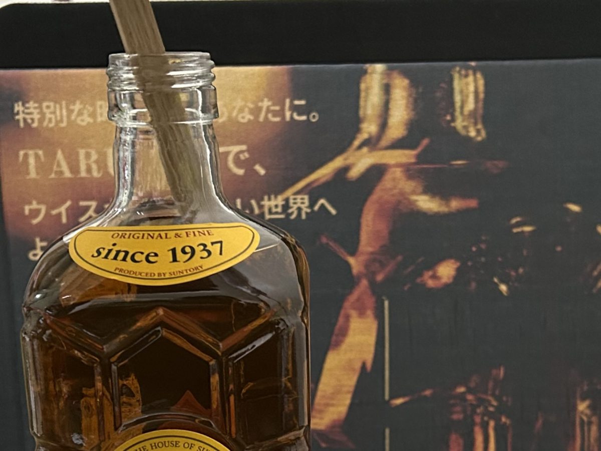 ウィスキーを購入 「TARUBAR」を入れる瞬間 本当に2週間後美味しくなるのだろうか? 半信半疑