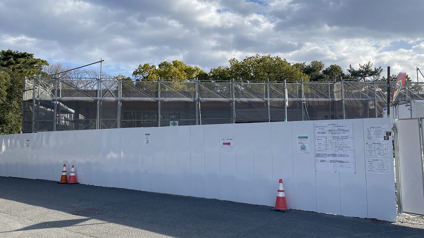 【豊中市】服部緑地の旧レストハウス跡地の建物ができつつある!?　平屋のオシャレカフェに？