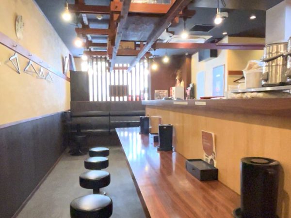 中百舌鳥駅近くの麺屋もず　店内