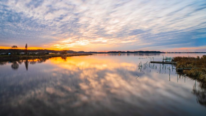 【柏市】ジモト風景 〜冬の水面に映る雲の群れと富士山。手賀沼サンセット編〜