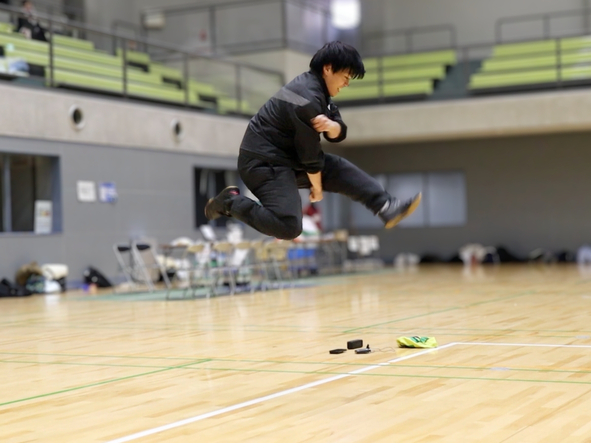 世界チャンピオンのジャンプに、体育館がどよめきました。