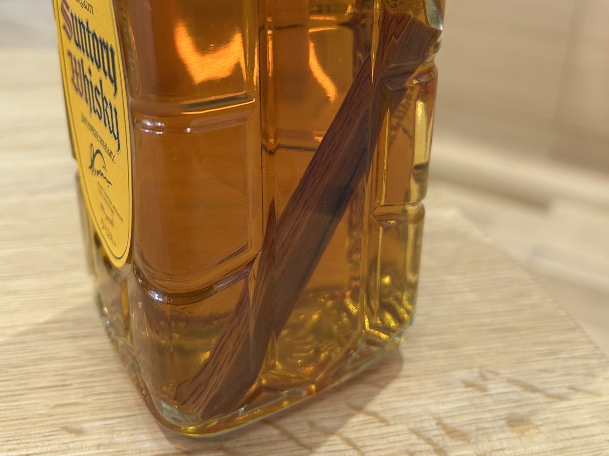 ウイスキーが格段に美味しくなる本物の酒樽から生まれた熟成スティック「TARUBAR」を入れたウイスキー