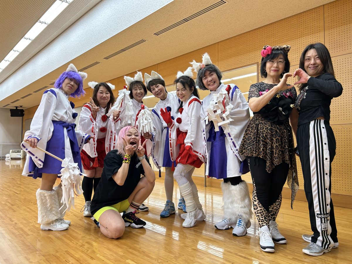 コスプレ大会じゃない！ それにしてもみんな若い！元気で明るい！