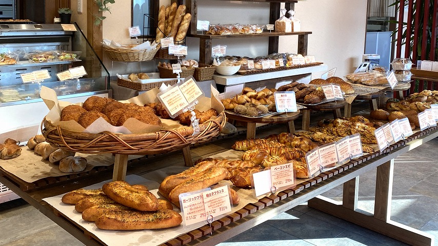 【豊中市】ロマンチック街道沿い「まん福ベーカリー」で”明日のパン”を大量ゲット