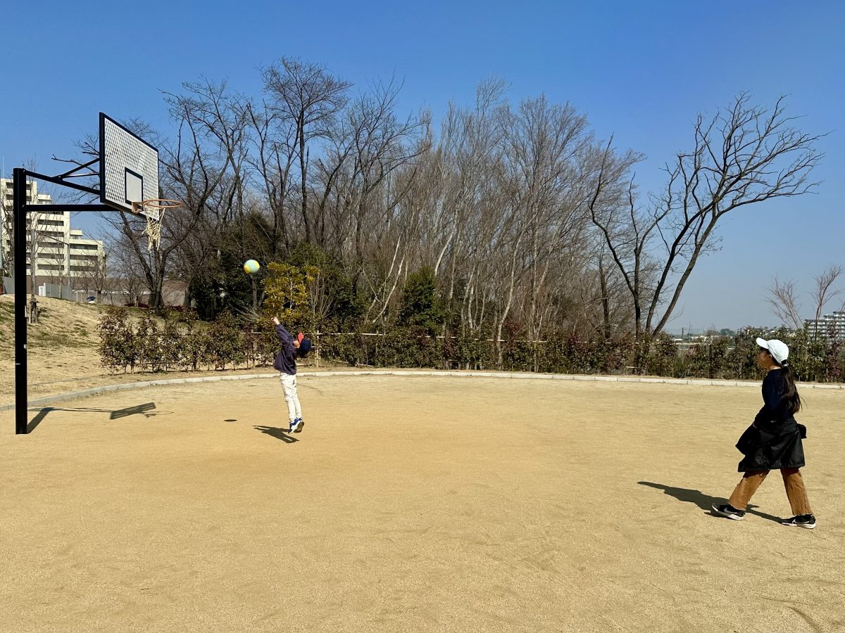 青空に向かって放つ一球が気持ちいい