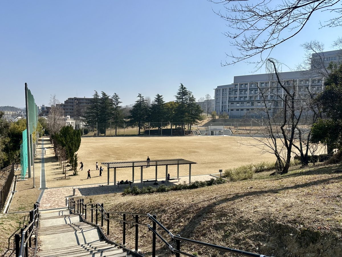 設備の整った自由広場