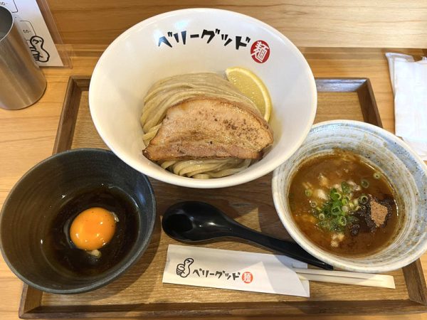 白鷺駅近くのつけ麺さんベリーグッド麺　つけ麺大盛り　やみつき生たまご