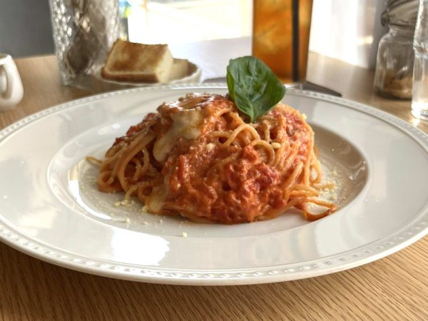 ザレーンカフェ　三国ヶ丘駅近くのパスタランチカフェ　モッツァレラチーズのトマトクリームパスタ