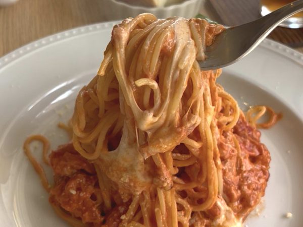 ザレーンカフェ　三国ヶ丘駅近くのパスタランチカフェ　モッツァレラチーズのトマトクリームパスタ