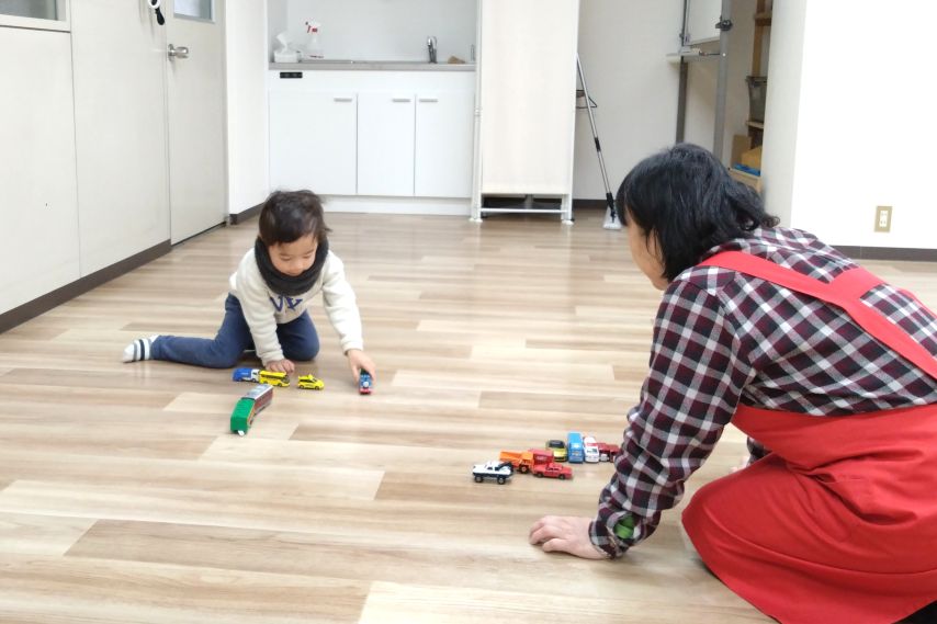 ミニカーやおままごとセットなどのおもちゃもありました