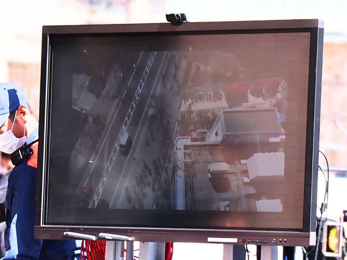 モニターには、はしごの上からの映像も映し出されていました。 普段見ることのできない景色に、子どもたちも興味津々。