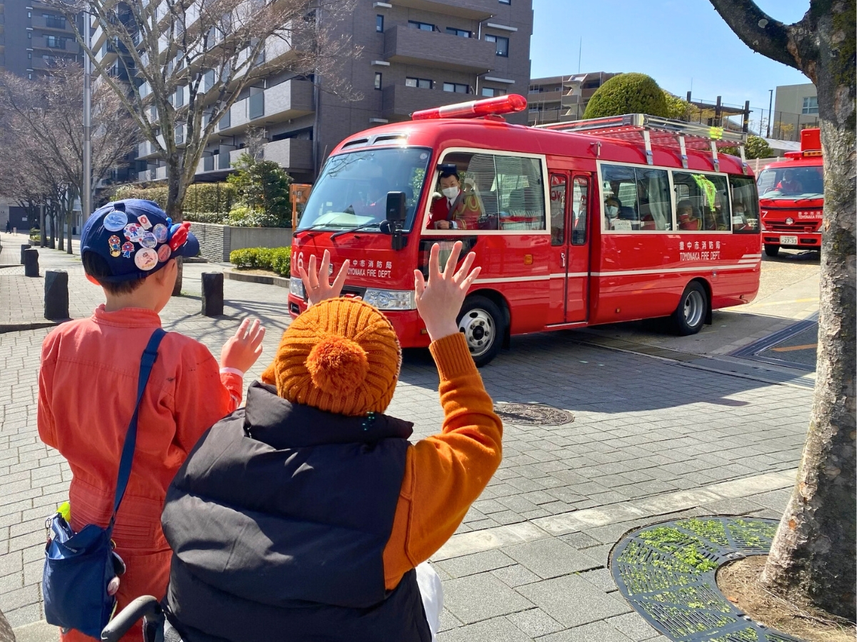イベントの最後は、我が家恒例の消防音楽隊のお見送り。手を振って「ありがとう！」