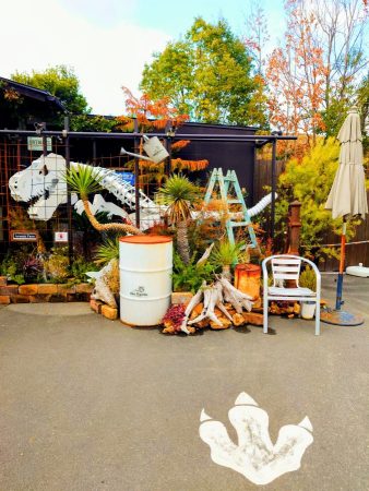 ザファームユニバーサル入口ティラノサウルス骨格